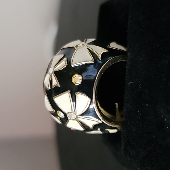 Vintage! BETSEY JOHNSON First Date Collection B&W Bow Crystal Stretch Ring. 8+ - Picture 4 of 9